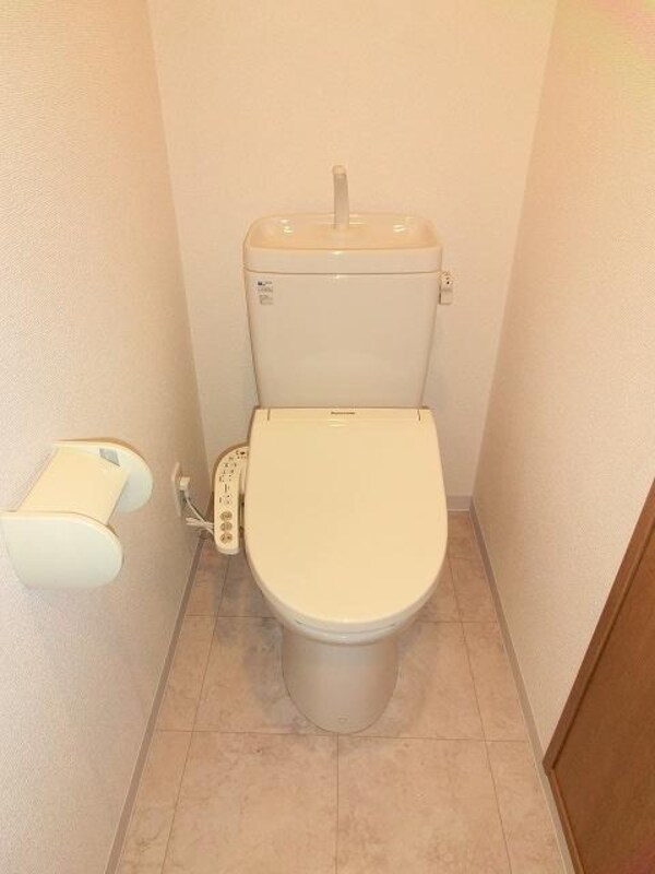トイレ(レジディア上野池之端の温水洗浄便座です)