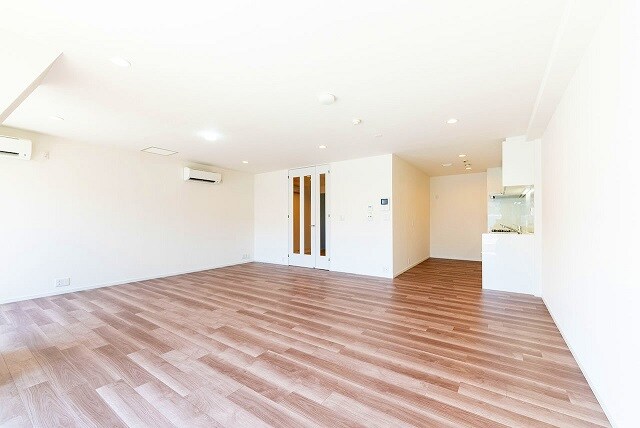 物件内観写真9　(リビング・同反転タイプ類似参照)