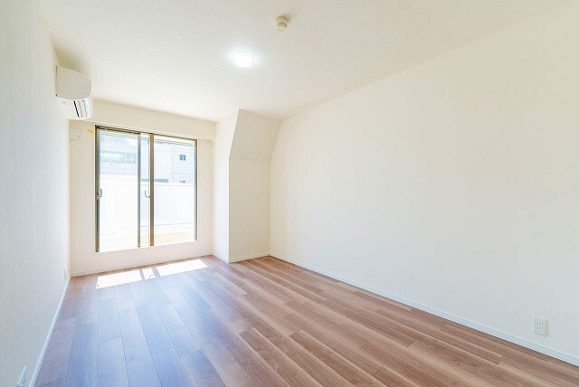 物件内観写真11　(洋室・同反転タイプ類似参照)