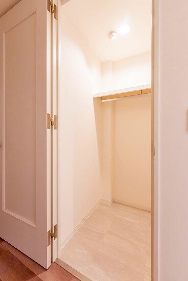 物件内観写真12　(納戸（Sto）・同反転タイプ類似参照)