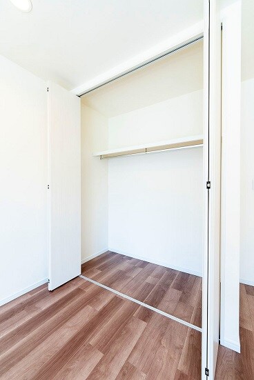 物件内観写真13　(クローゼット・同反転タイプ類似参照)