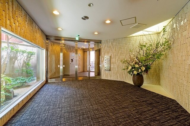 物件内観写真17　(エントランスホール)