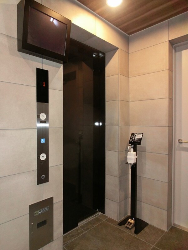 建物設備(防犯モニター付きエレベーターです)