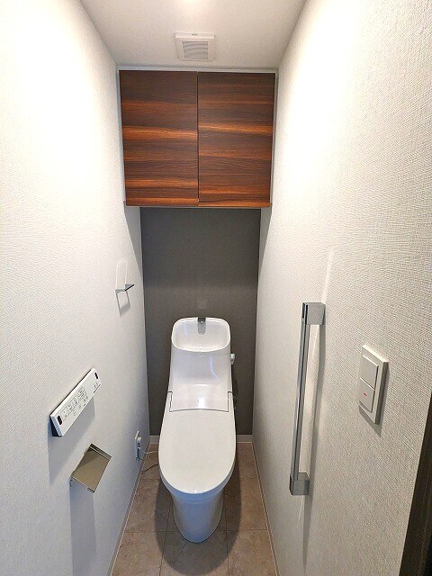 物件内観写真9　(洗面室と別のトイレです)