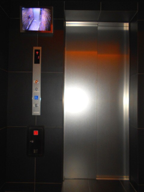 物件内観写真16　(防犯モニター付セキュリティエレベーター)