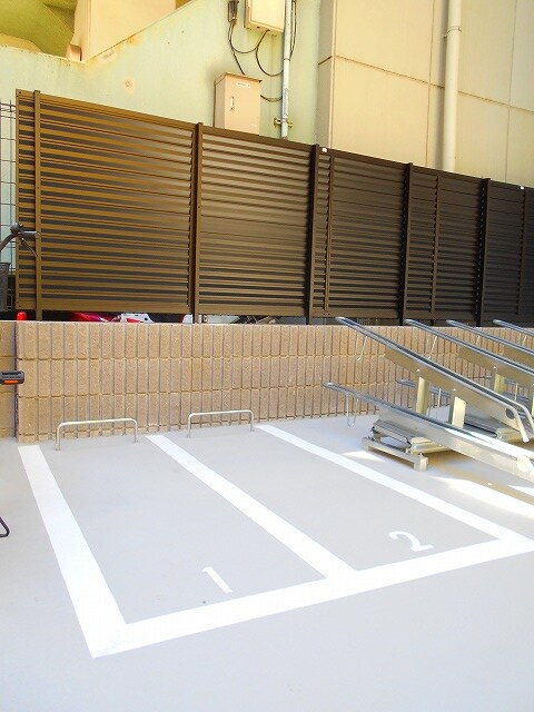 物件内観写真18　(バイク置き場)