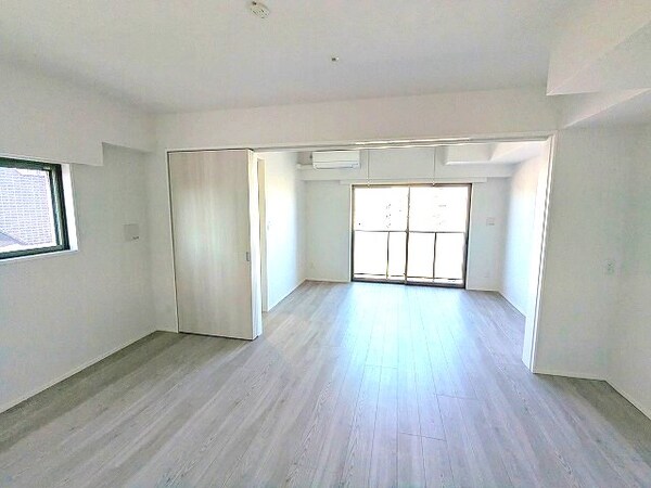 居室(角部屋、リビングに窓付、洋室にエアコン・ウォークインクローゼ)