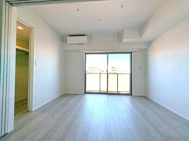 物件内観写真8　(角部屋、洋室にエアコン・ウォークインクローゼット・取り外し可)