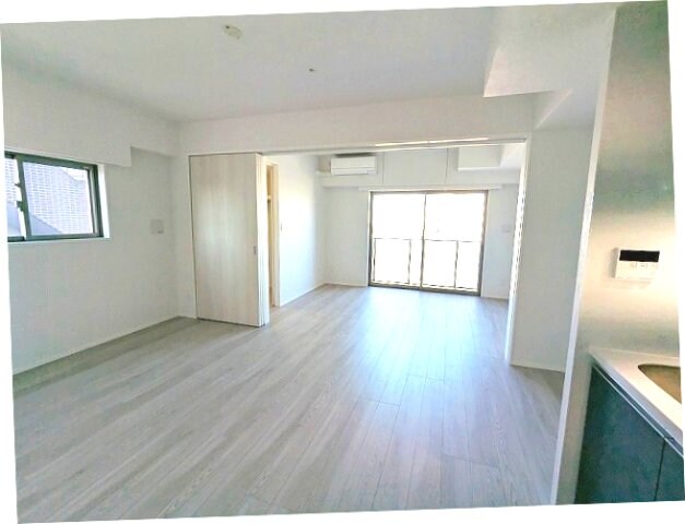 物件内観写真19　(角部屋、リビングに窓付、洋室にエアコン・ウォークインクローゼ)