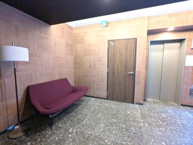 物件外観写真2　(瀟洒なロビーです)