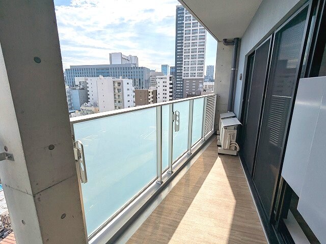 物件内観写真7　(13F、南向きワイドバルコニー、日当たり眺望良好です)