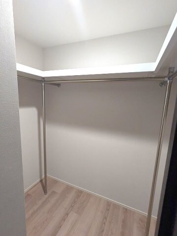 物件内観写真10　(6帖洋室のウォークインクローゼット)