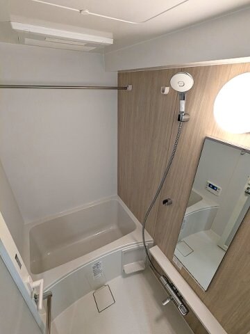物件内観写真6　(追焚オートバス、浴室換気乾燥機、ワイドシャワーヘッド)