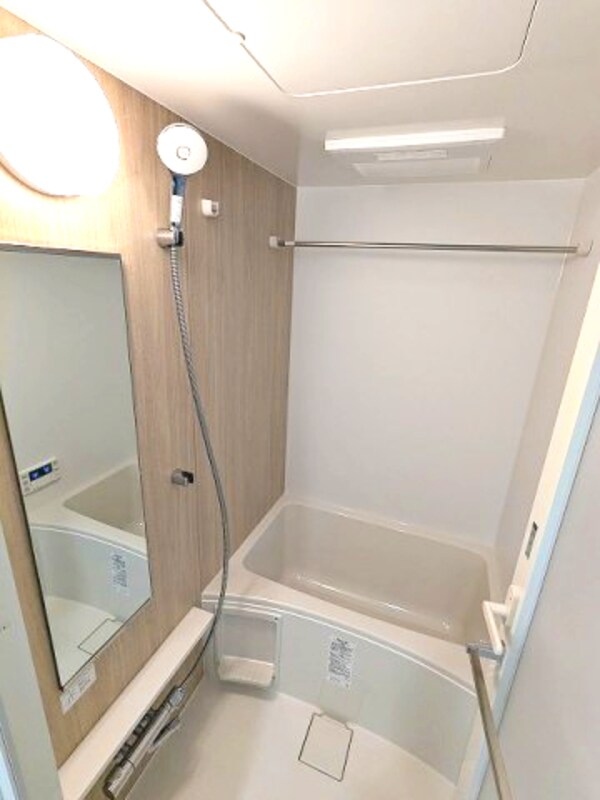 浴室(追焚オートバス、浴室換気乾燥機、ワイドシャワーヘッド)