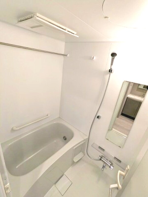 浴室(追焚オートバス、24時間換気浴室乾燥機付きです)