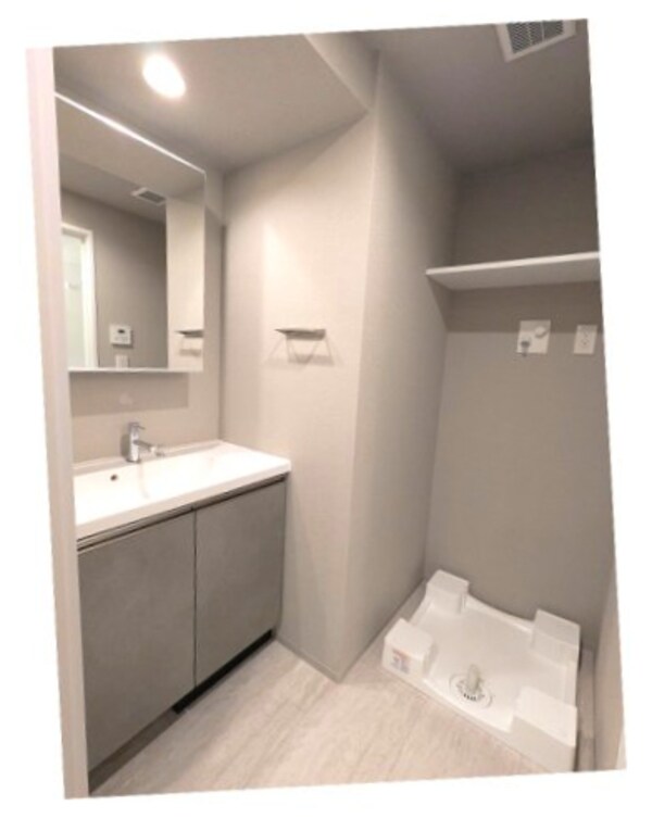 洗面・脱衣所(トイレと独立した脱衣洗面室、洗面台の下にヘルスメーターストッ)