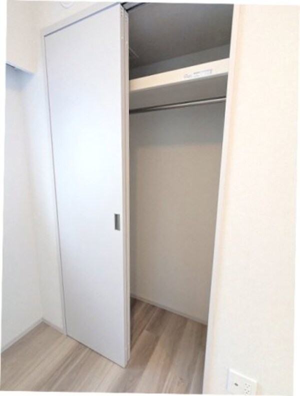 収納(4帖洋室のクローゼット、ベッド配置しやすい様にスライドドアで)