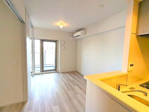 建物設備(リビングにエアコン付きです、インターネット無料)