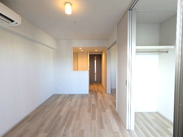 建物設備(リビングにエアコン付きです、インターネット無料、カウンターキ)