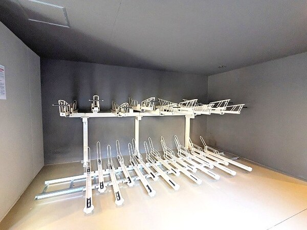 建物設備(屋根付き自転車置場)