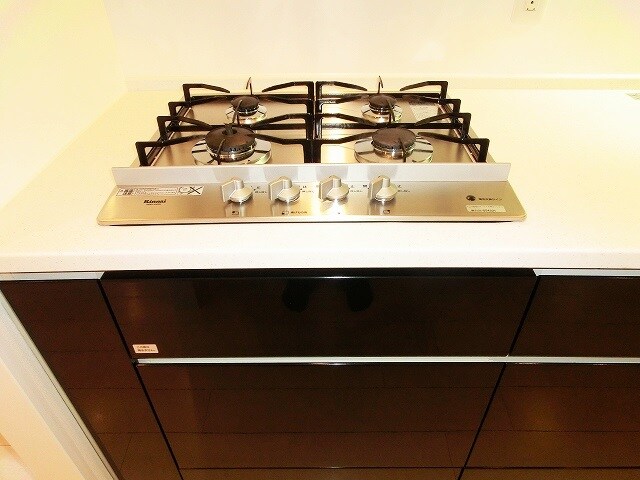 物件内観写真27　(ガス４口システムキッチンです)