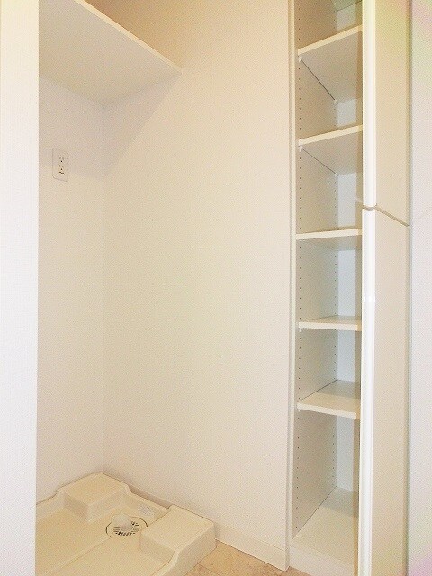 物件内観写真29　(洗面室に洗濯機置場便利です)