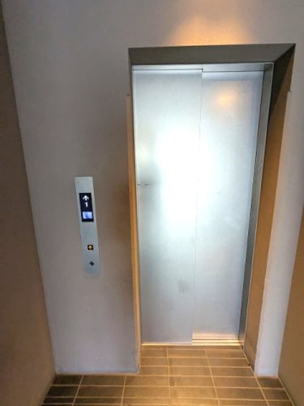 建物設備(防犯モニター付セキュリティエレベーター)