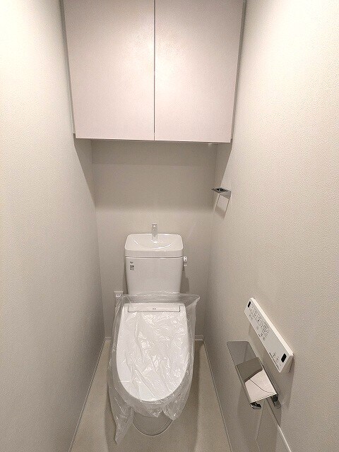 物件内観写真11　(温水洗浄便座、スマホストレージあり便利です)