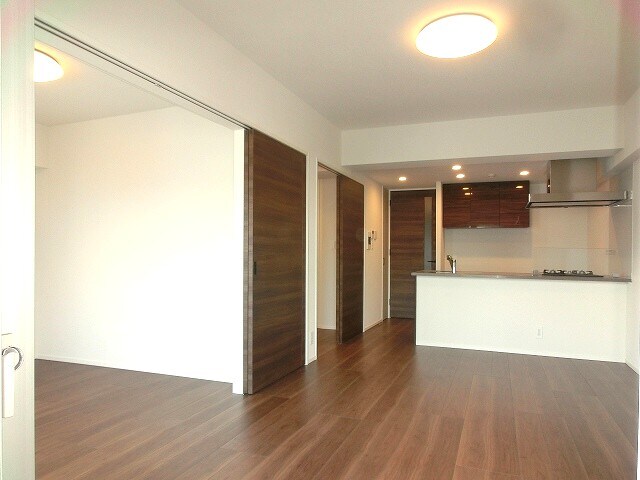 物件内観写真9　(家具配置しやすい室内)