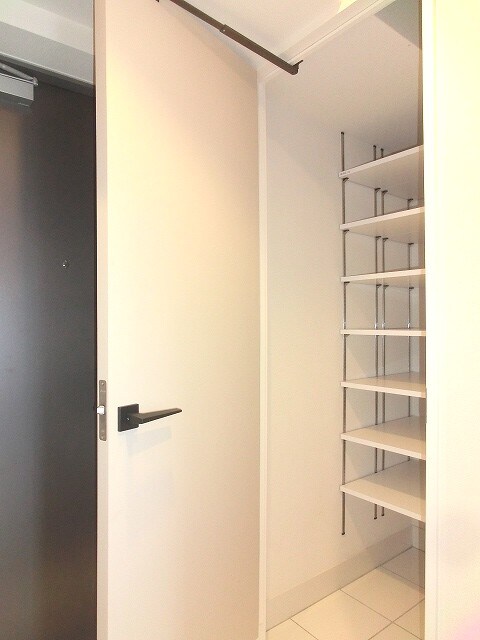 物件内観写真13　(シューズインクローゼット)