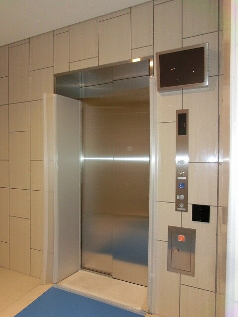物件内観写真19　(モニター付きセキュリティエレベーター)