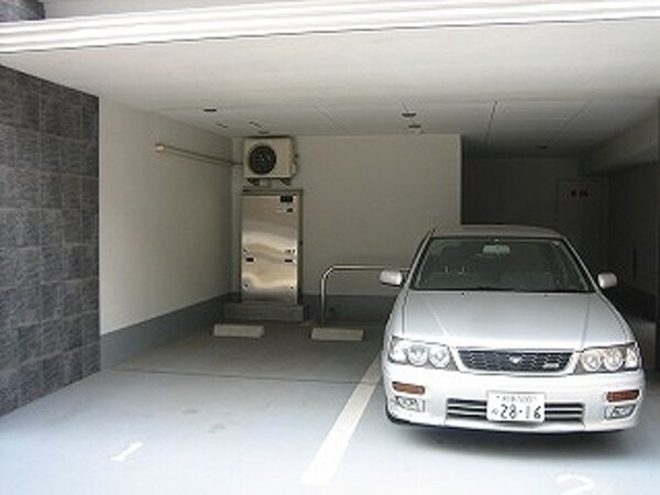 駐車場(パークアクシス仲御徒町の玄関ダブルロックセキュリティです)