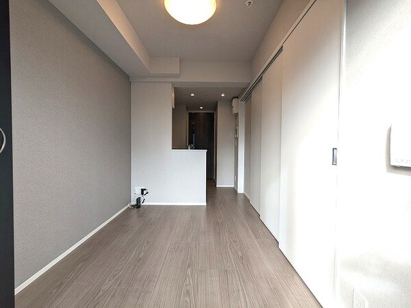 建物設備(南向き、リビングにエアコン・照明付、カウンターキッチン)