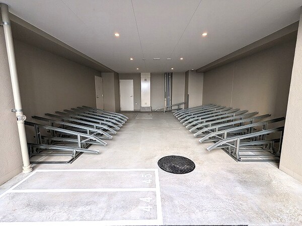 建物設備(屋根付きの駐輪場)