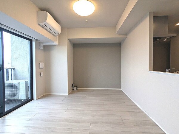 建物設備(リビング、エアコン照明付き、カウンターキッチン)