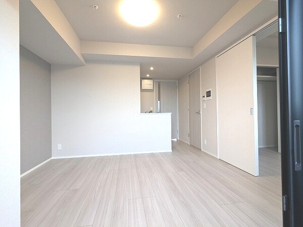 建物設備(リビング、エアコン照明付き、カウンターキッチン)