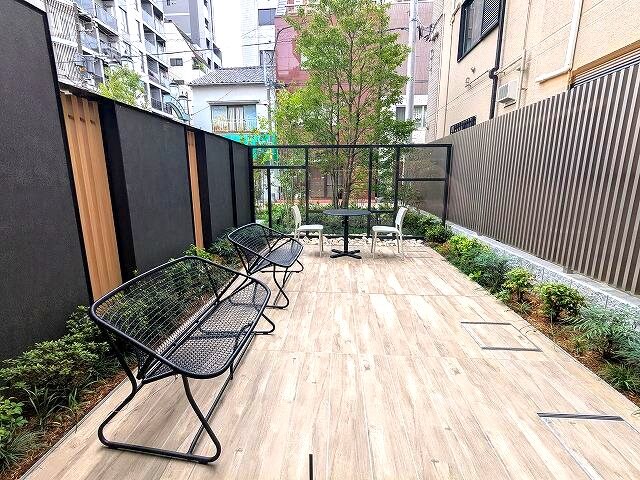 物件内観写真20　(1Fのテラスです)