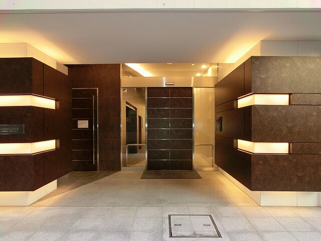 物件外観写真2　(レジディア新御徒町Ⅱの分譲仕様のエントランスです)