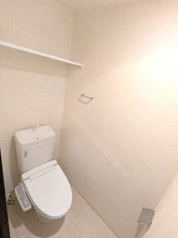 物件内観写真8　(レジディア新御徒町Ⅱの温水洗浄便座です)