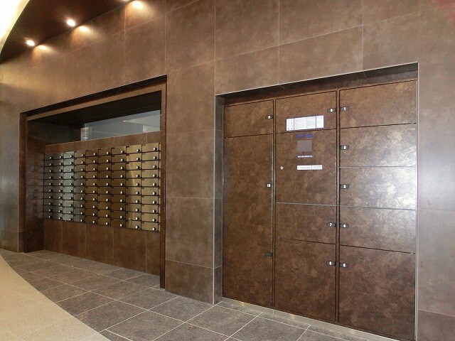 物件内観写真12　(レジディア新御徒町Ⅱの宅配ＢＯＸと暗証番号付メールＢＯＸです)