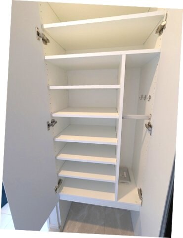 物件内観写真12　(傘入れ付収納豊富なトールタイプのシューズBOX)