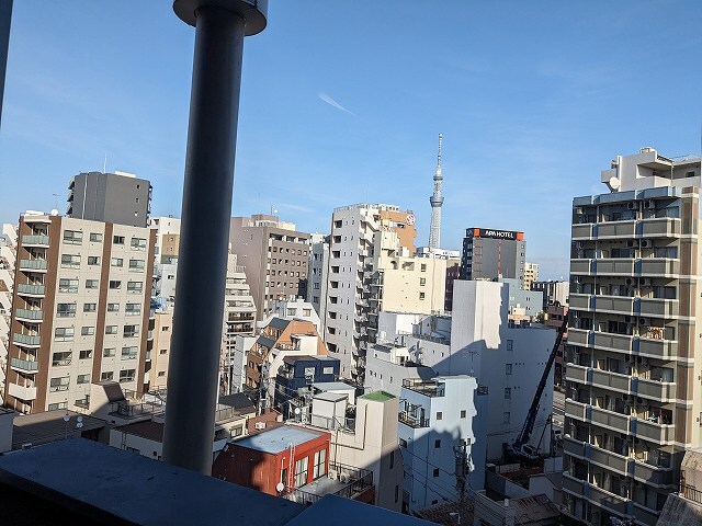 物件内観写真27　(上層階の非常階段からスカイツリー、隅田川花火見えます)