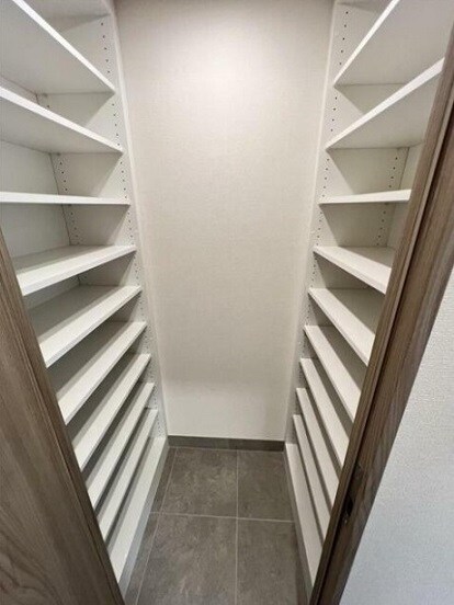 物件内観写真6　(シューズインクローゼット)