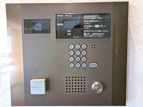 エントランス(タッチキーのTVモニター付オートロックセキュリティ)