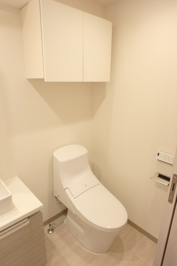 トイレ(トイレにはスマホホルダー付きです)