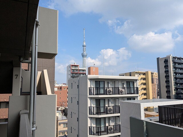 物件内観写真12　(7F、共用廊下からスカイツリー隅田川花火見えます)