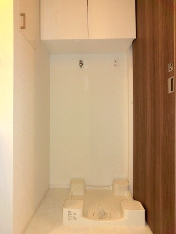 建物設備(排水溝掃除しやすい足高防水パンです)