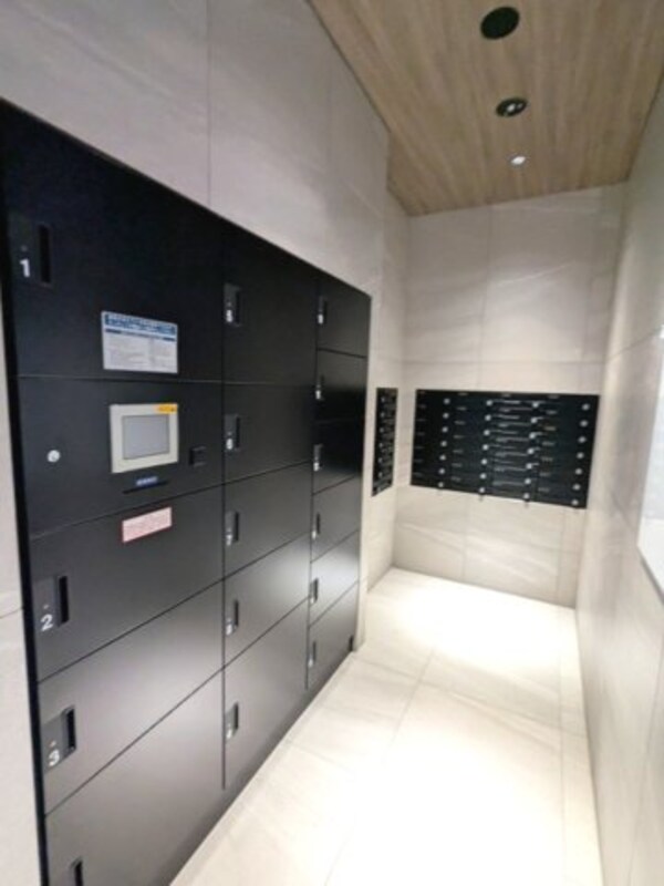 エントランス(宅配BOXです)