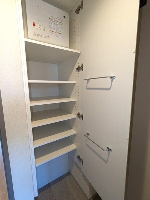 建物設備(傘フック付き、収納豊富なトールタイプのシューズＢＯＸ)