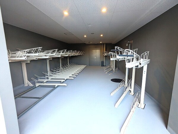 建物設備(屋内駐輪場)